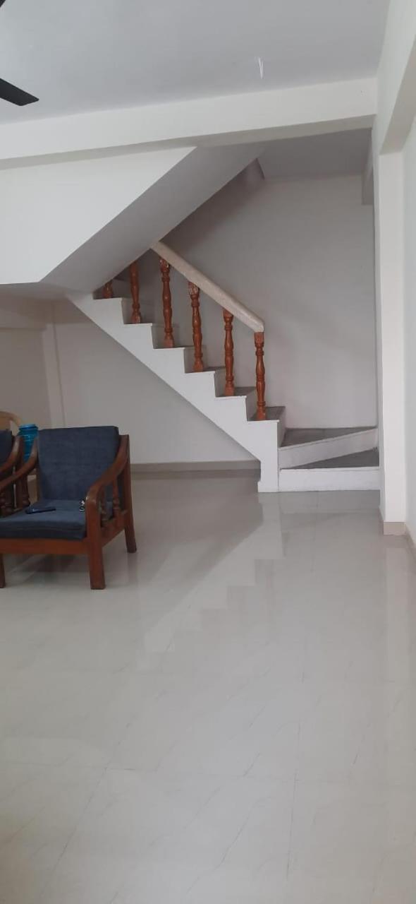 Swanky Sojourns Homestay 2Bhk 戈尔哈布尔 外观 照片